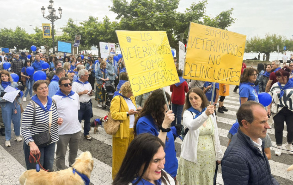Los veterinarios vuelven a las calles contra el decreto que limita sus atribuciones