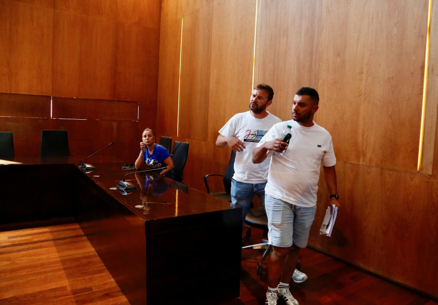 El PP de A Illa ve prematuro comenzar a multar en la zona residencial en menos de una semana