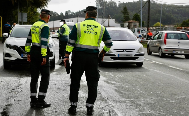 Lo interceptan con 215.000 euros bajo el asiento del coche y alega que son de un premio de lotería de su hermana