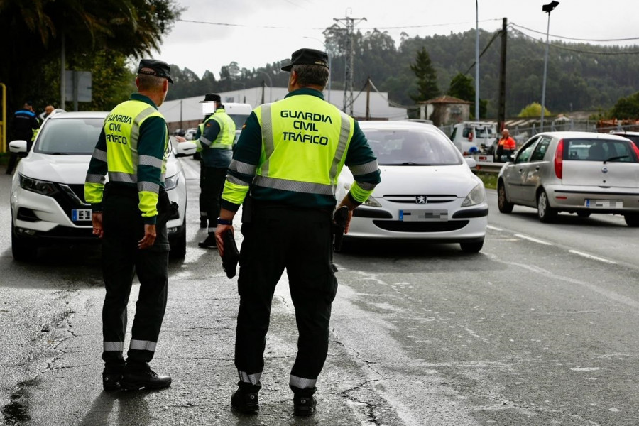 Lo interceptan con 215.000 euros bajo el asiento del coche y alega que son de un premio de lotería de su hermana