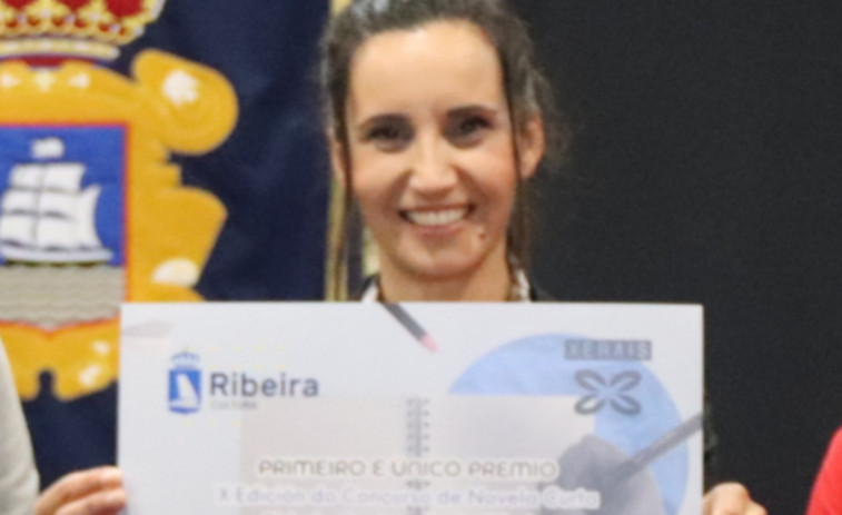 La periodista pontevedresa Irene Lourido recoge el premio del X Concurso de Novela Curta “Cidade de Ribeira”