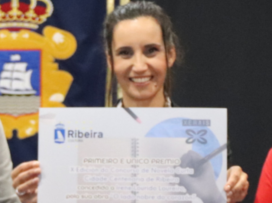 La periodista pontevedresa Irene Lourido recoge el premio del X Concurso de Novela Curta “Cidade de Ribeira”