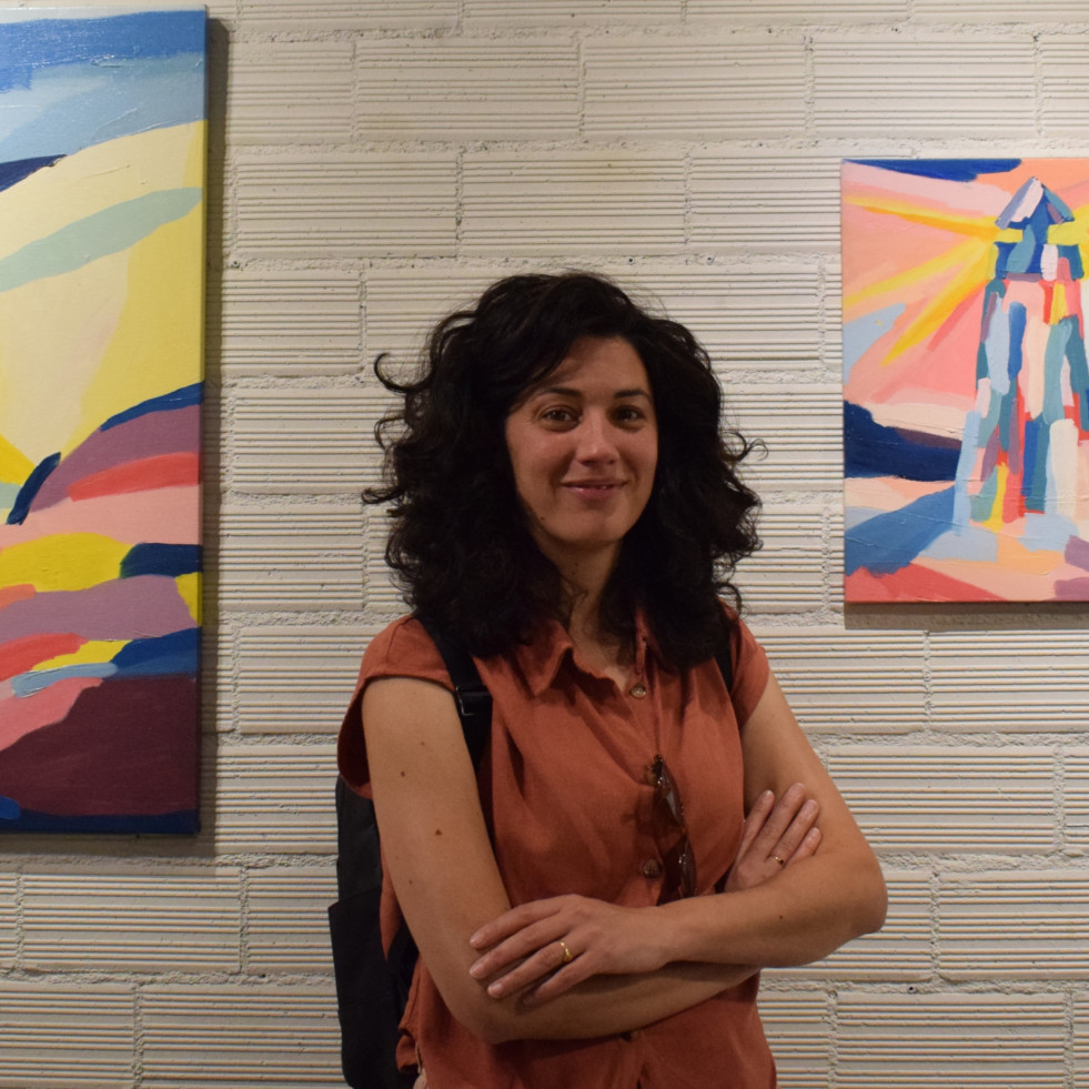La artista Haya Blanco muestra hasta el día 26 de julio en La Doce sus pinturas con temática costera