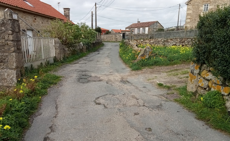 Excluyen en Ribeira a una licitadora para la pavimentación de Vilar-Vixán al presentar propuesta para otra obra