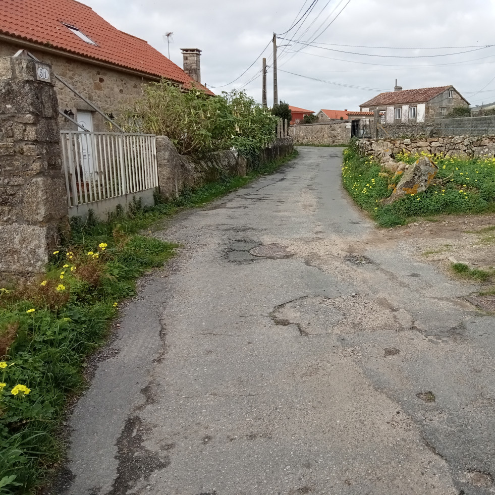 Excluyen en Ribeira a una licitadora para la pavimentación de Vilar-Vixán al presentar propuesta para otra obra