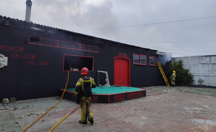 Un incendio en la sede de los moteros Rebels Hispania calcina el interior del inmueble