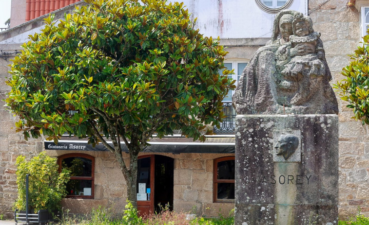 Fallece Cao Lata, autor de la réplica de 'A Naiciña' de la Praza de Asorey de Cambados