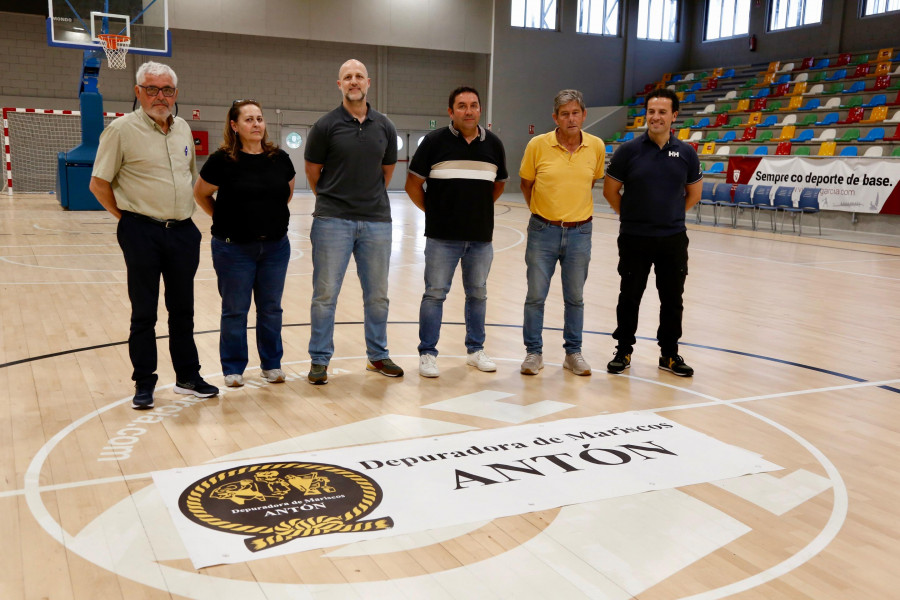 Manu Santos: “Hay que esforzarse en tener una plantilla más amplia”