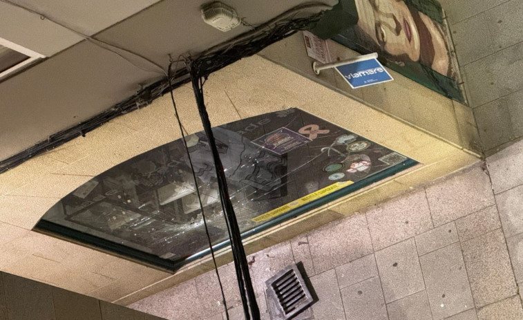Detienen al sospechoso de robar una veintena de relojes de marca en una céntrica tienda de Ribeira