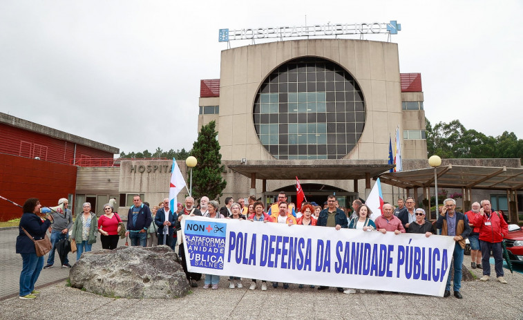 SOS Sanidade reclama que la ambulancia medicalizada permanezca en el Hospital do Salnés todo el año