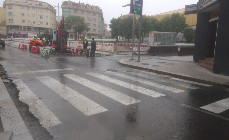 Empresarios de Ribeira reclama que se mantenga un paso de peatones en una esquina de Praza do Centenario