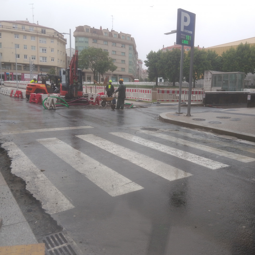 Empresarios de Ribeira reclama que se mantenga un paso de peatones en una esquina de Praza do Centenario