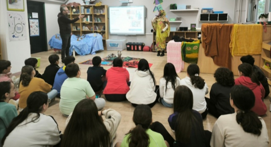 Alumnos de colegios de Rianxo elaboran colchas solidarias dentro del proyecto "Abrigo e acubillo" a beneficio de pueblo saharaui
