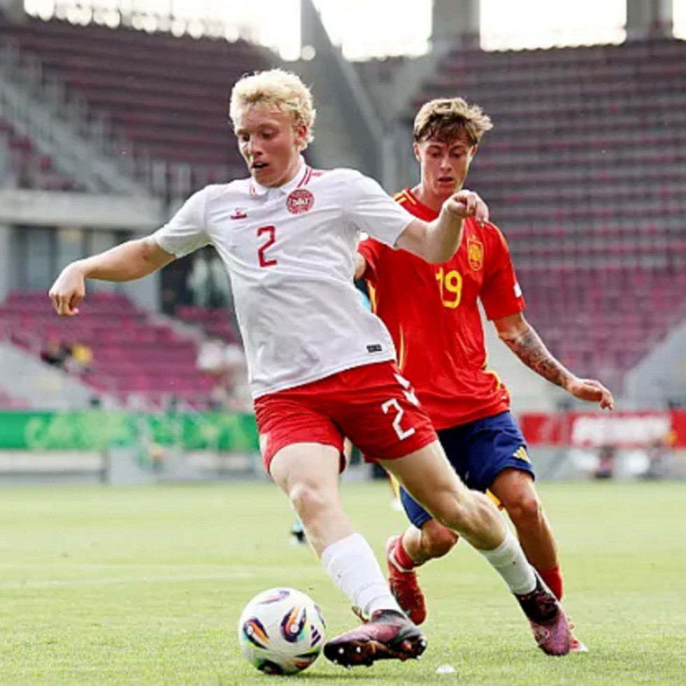 Titularidad, victoria y lesión de Óscar Marcos en su estreno en el Europeo Sub 19