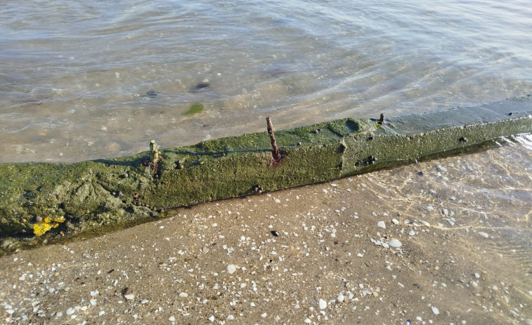 Preocupación en Carril por los lindes de un vivero con hormigón y clavos