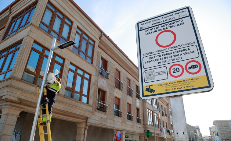A Illa comenzará hoy a multar a los conductores que se salten la zona residencial