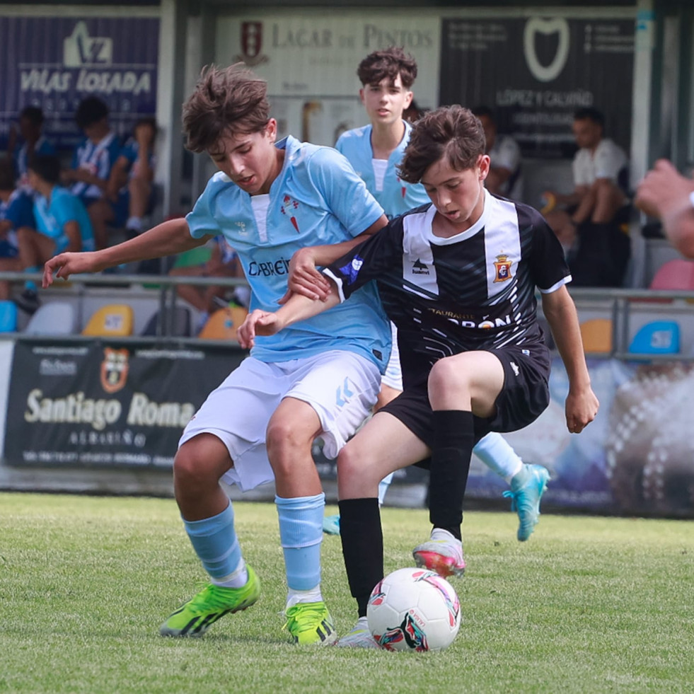 El RCD Espanyol, uno de los favoritos a levantar este domingo la Copa Ribadumia Infantil