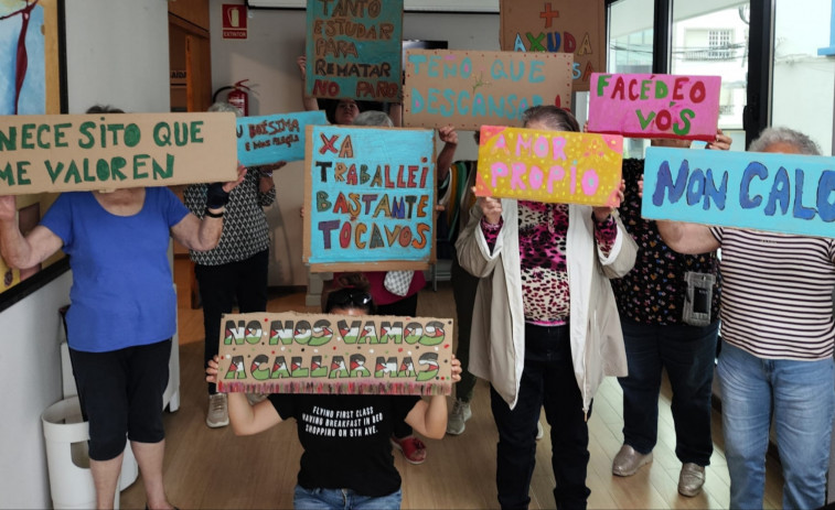 Un programa en A Pobra permite que sus 25 mujeres participantes ganen en autoestima con el arte