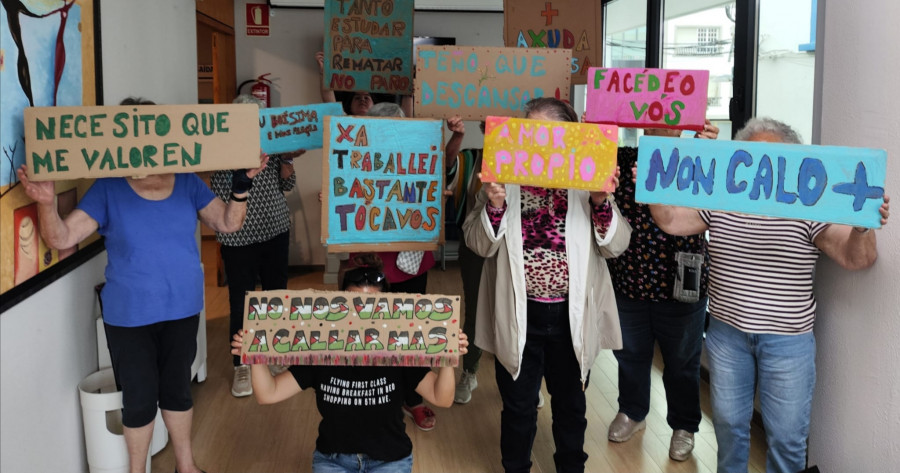 Un programa en A Pobra permite que sus 25 mujeres participantes ganen en autoestima con el arte