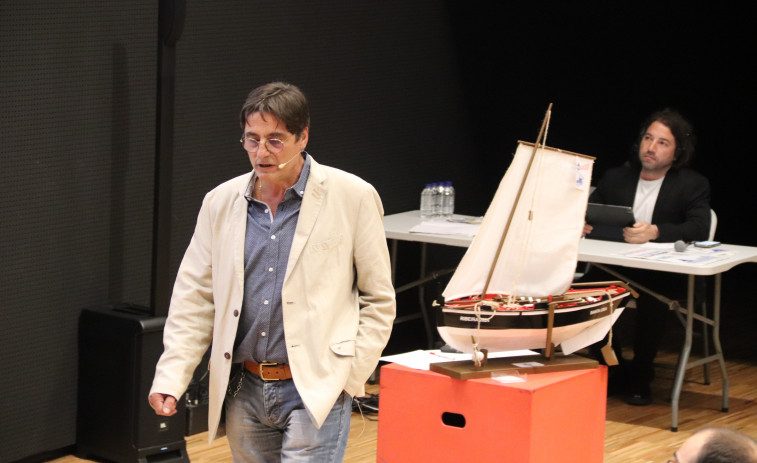 Juan Lustres Lampón ilustró al público ribeirense sobre la vela como tradición, deporte y pasión