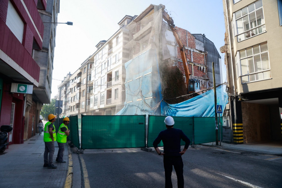 Cortan San Roque en Vilagarcía por la demolición de un edificio
