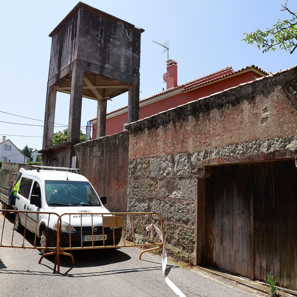 Empieza la obra de demolición del depósito de agua de O Freixo en donde se ensanchará la calle
