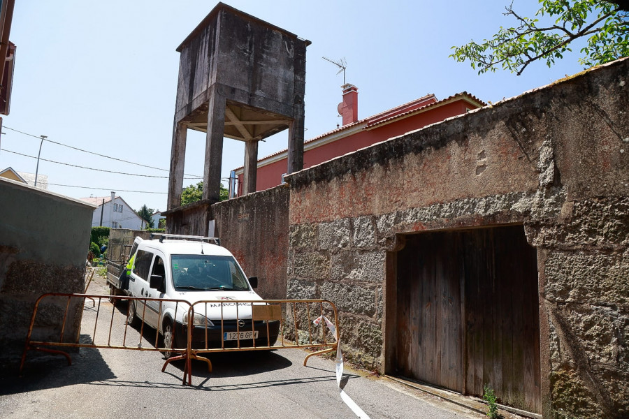 Empieza la obra de demolición del depósito de agua de O Freixo en donde se ensanchará la calle
