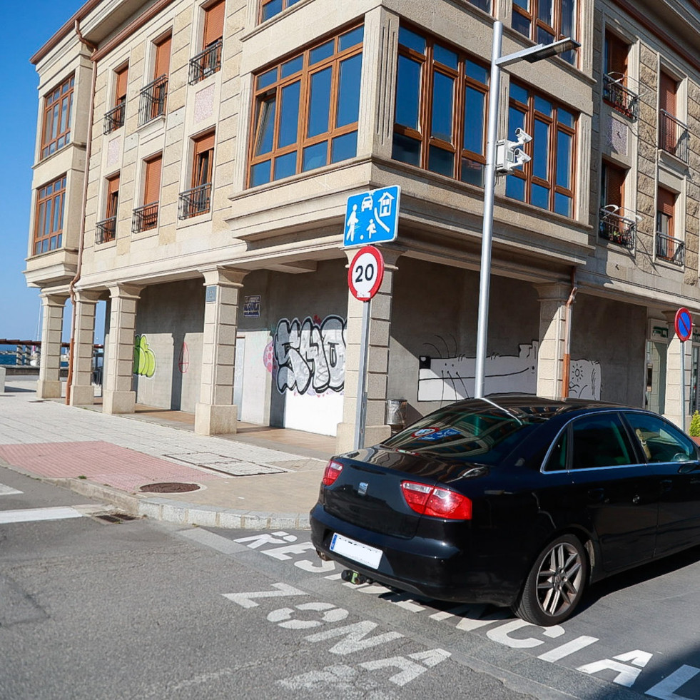 Cañón ve la zona residencia una “trampa” para “recadar” y Arosa defiende las mejoras  de estacionamiento