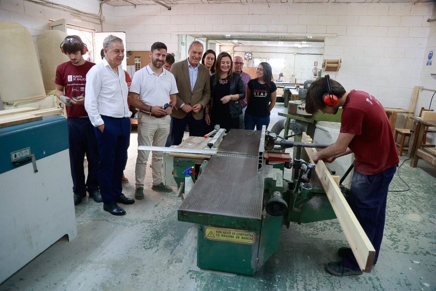 El obradoiro de empleo de Cambados encara su recta final con mejoras en la cantina de Burgáns y la casa de cultura de Oubiña