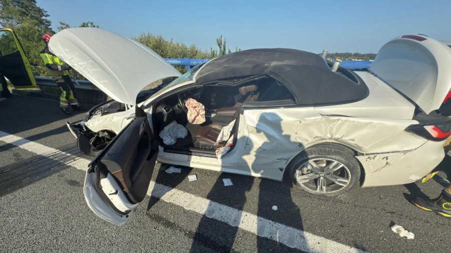 Resulta herida tras una salida de vía con vueltas de campana en la Autovía do Salnés