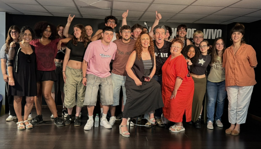 El actor y cómico gallego Luis Zahera apadrina un grupo de monólogos para jóvenes en Boiro