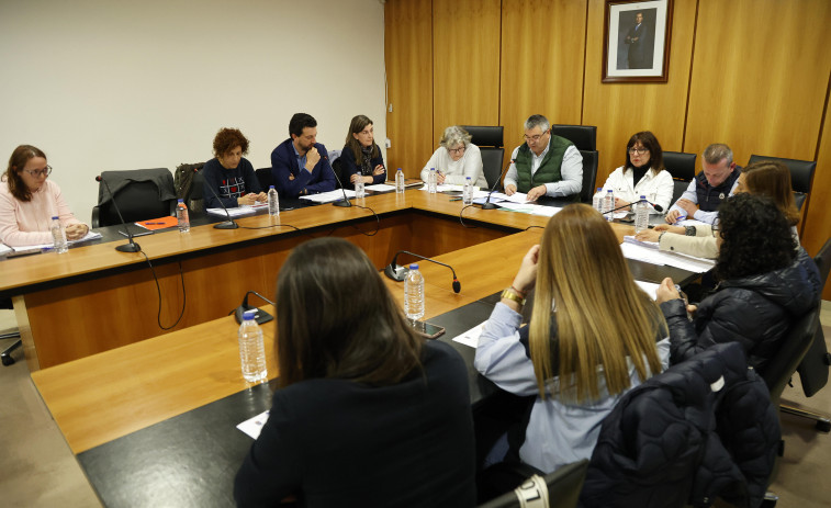 Ribadumia mejora los parques infantiles de la Praza do Concello y de la Carballeira de Barrantes