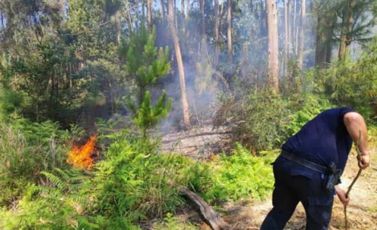 La Policía Local detectó el fuego en András, con cinco focos, gracias a un protocolo antiincendios