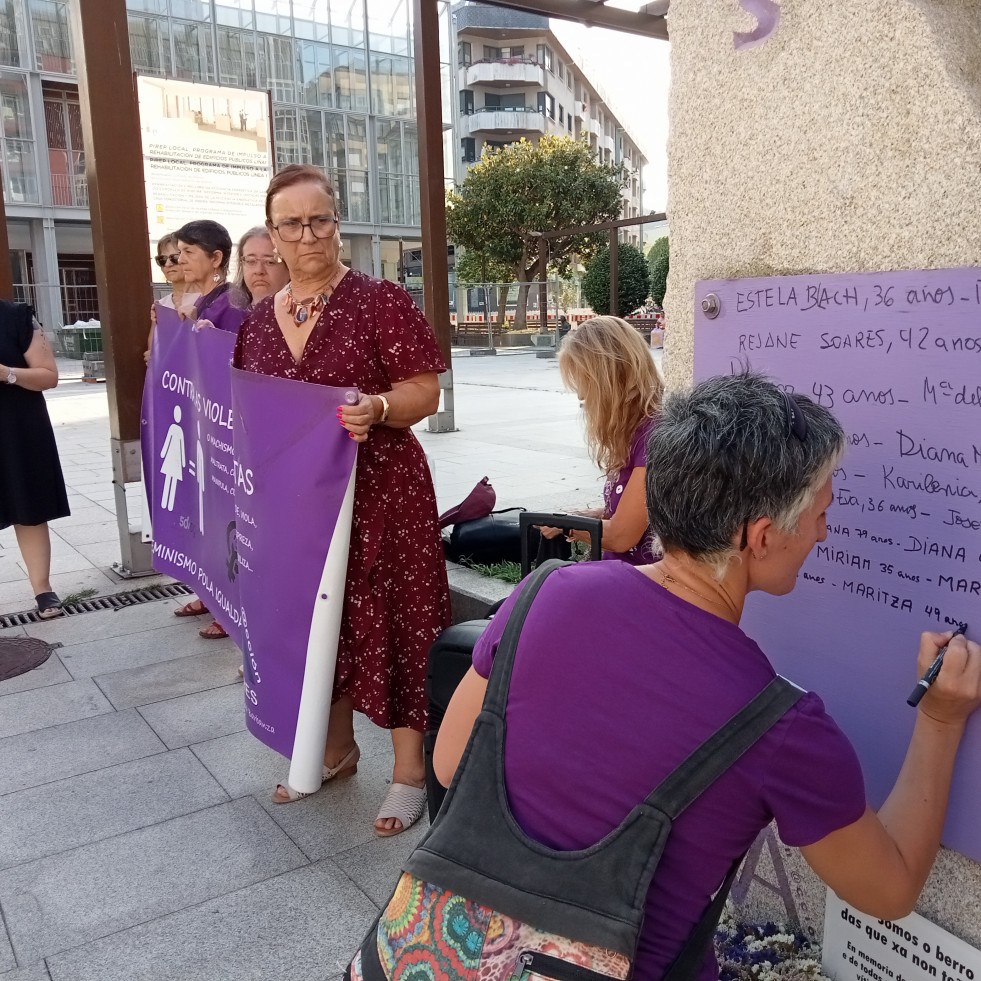 Repulsa en Ribeira por el último crimen machista de A Coruña