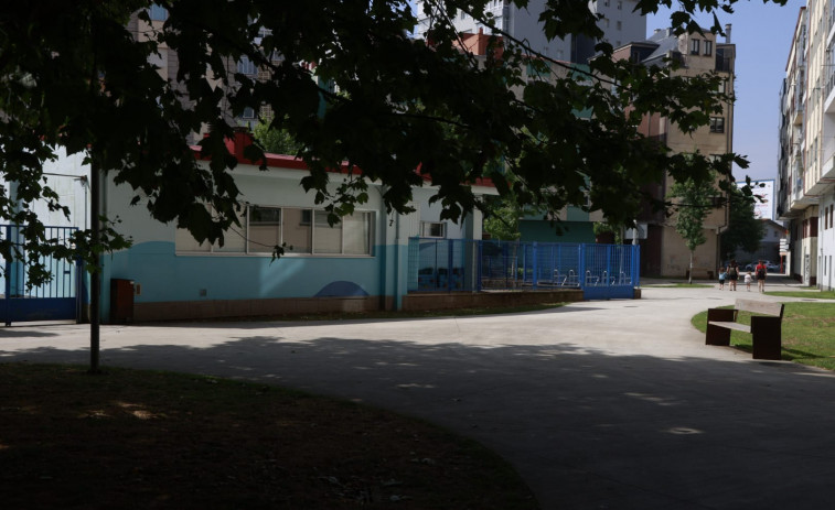 Piden una zona de 'Bico e Vai' para dejar y recoger a sus hijos en la guardería de A Lomba