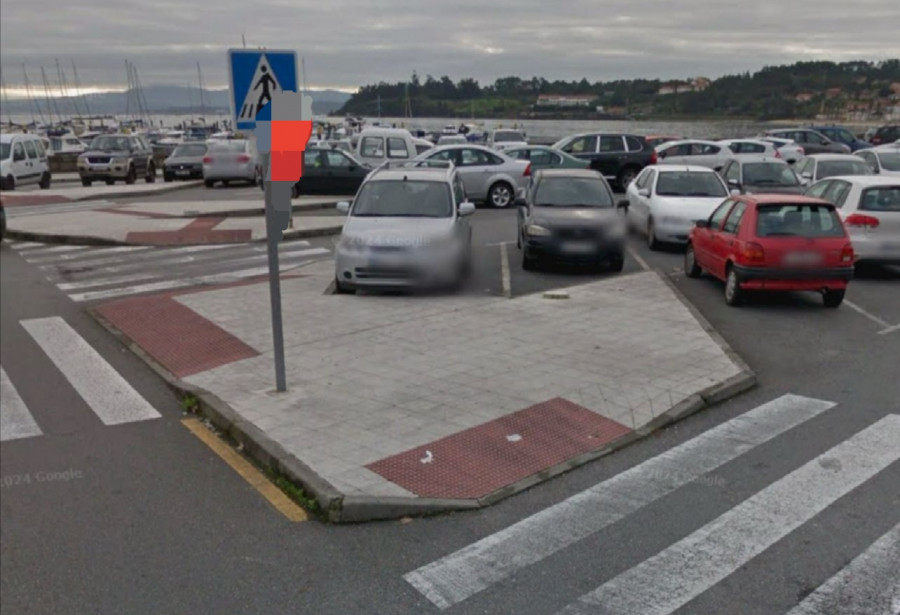 Descubren a un hombre muerto dentro de su coche aparcado en el relleno portuario de a Pobra