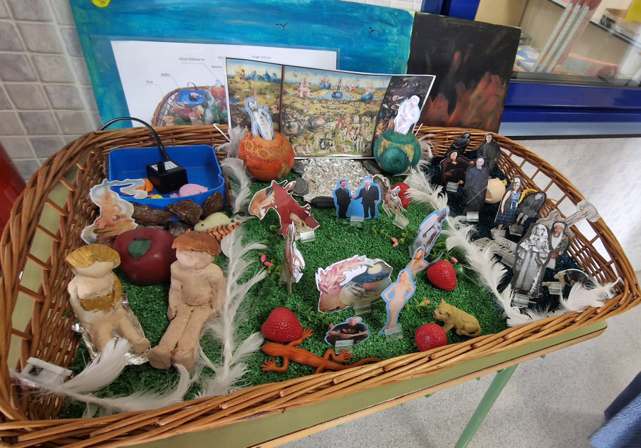 El IES Faro das Lúas expone creaciones artísticas e históricas