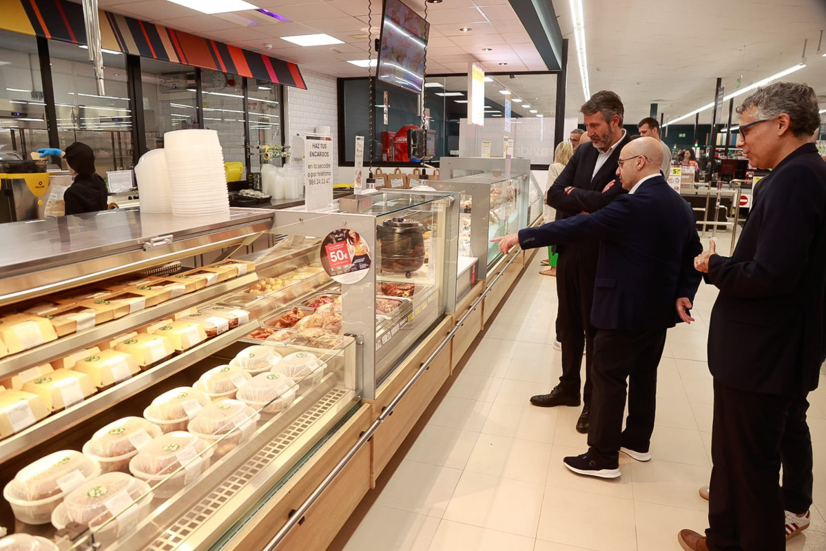 Alcalde inauguracion eroski. jpg