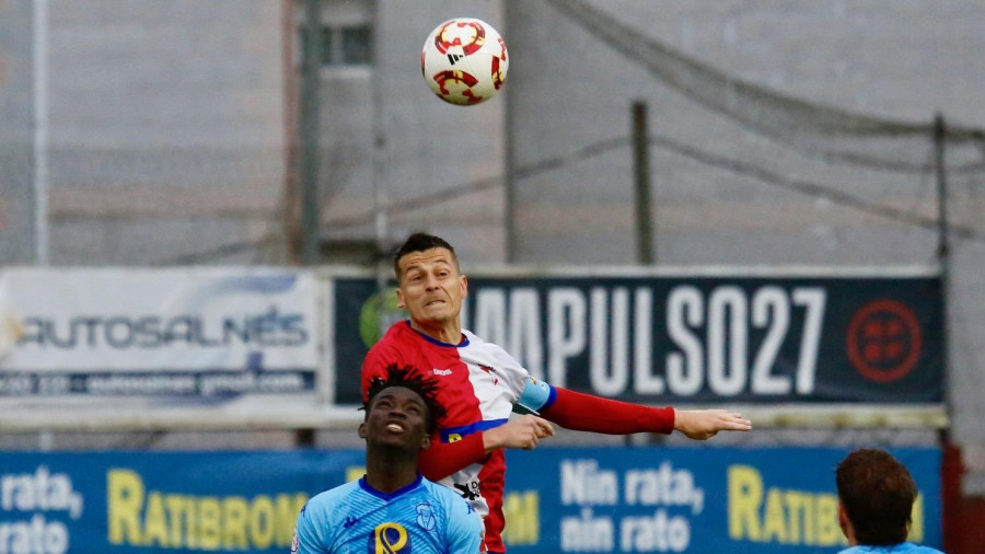 Javi Rey continúa en el Arosa y se marcha el técnico Iván Vázquez