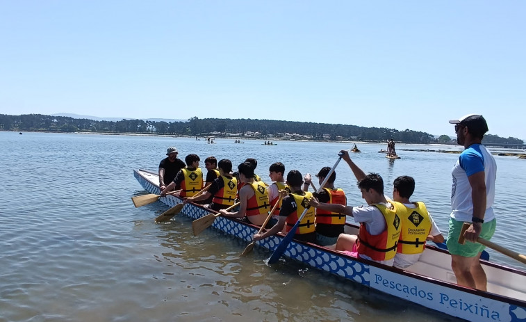 O Breogán invita a probar o barco dragón a empresas, establecementos e grupos de amigos