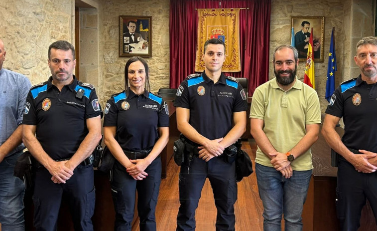 Rianxo y Boiro incorporan a un total de siete auxiliares para reforzar sus cuadros de personal de la Policía Local