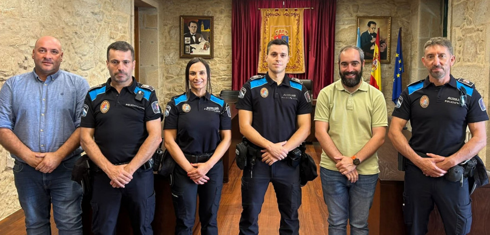 Rianxo y Boiro incorporan a un total de siete auxiliares para reforzar sus cuadros de personal de la Policía Local