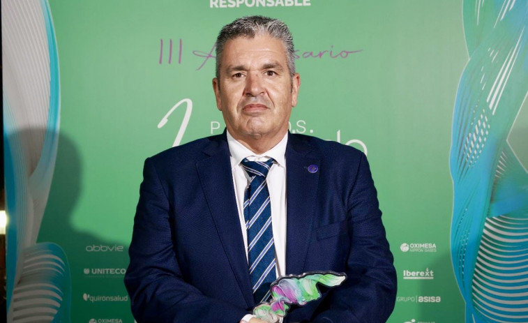 Reconocen la trayectoria 'Tato' Vázquez Lima, jefe de Urgencias del Hospital do Salnés, con el premio 'Latido'