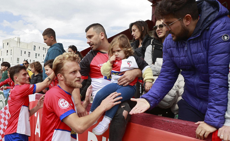 Jose Rivera continúa en el Arosa y Javi Pereira causa baja