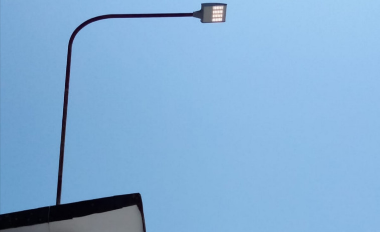 La renovación de las luminarias del puerto de Ribeira por tecnología led supone una inversión de 265.000 euros