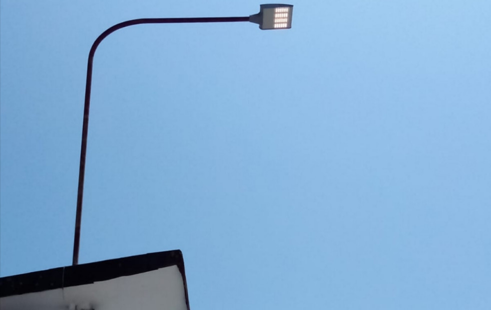 La renovación de las luminarias del puerto de Ribeira por tecnología led supone una inversión de 265.000 euros