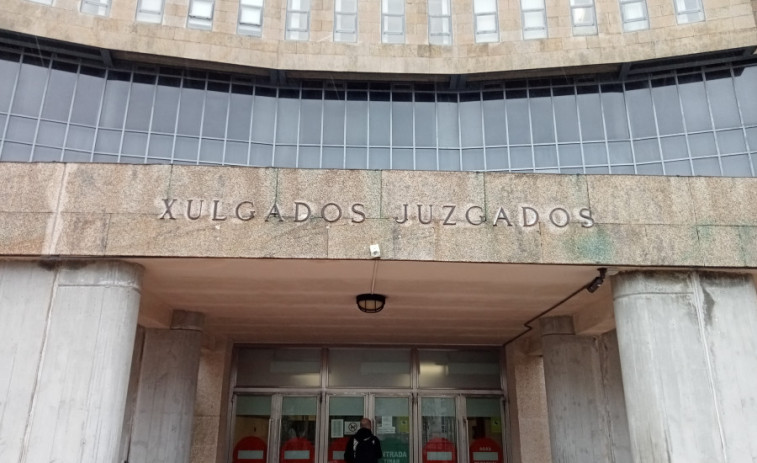 Solicitan 624.000 euros de multa y de 8 a 9 años de cárcel para tres acusados por tráfico de drogas en Rianxo