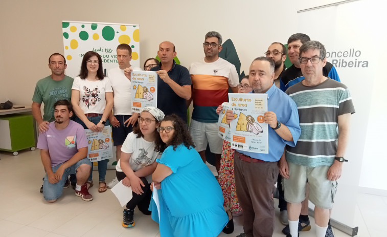 La playa aguiñense de O Rebalo estrenará el 19 de julio la segunda edición de la Xuntanza de Esculturas de Area de Ribeira
