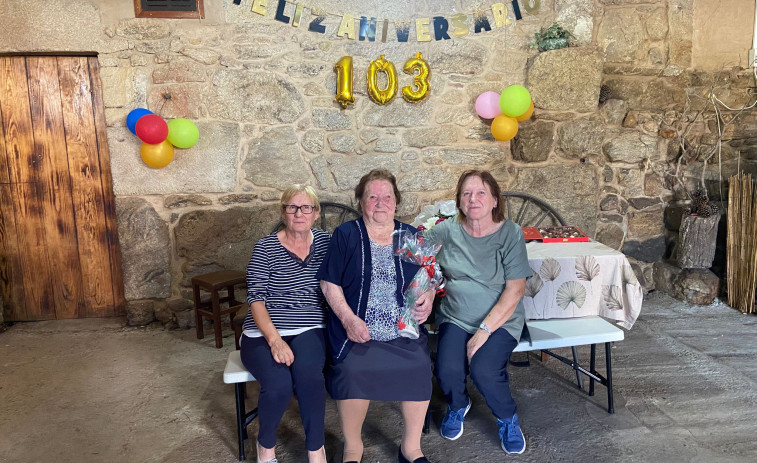 Con humor y salud: Los 103 años de Manuela en Cuntis