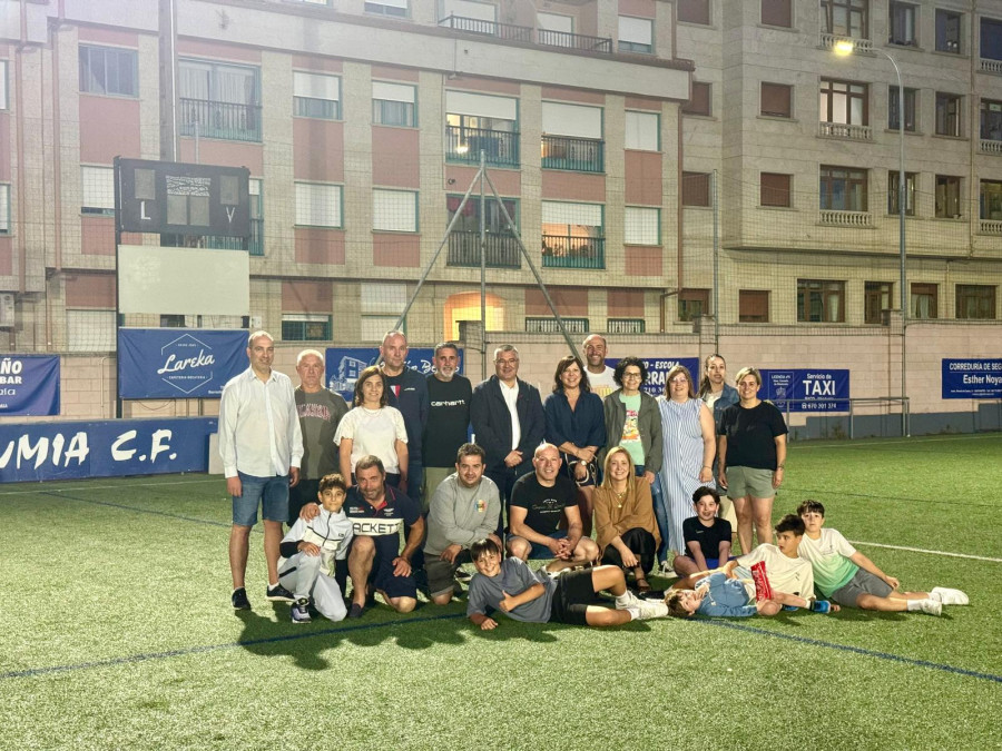 O Umia Club de Fútbol presenta á nova directiva no Campo da Bouza